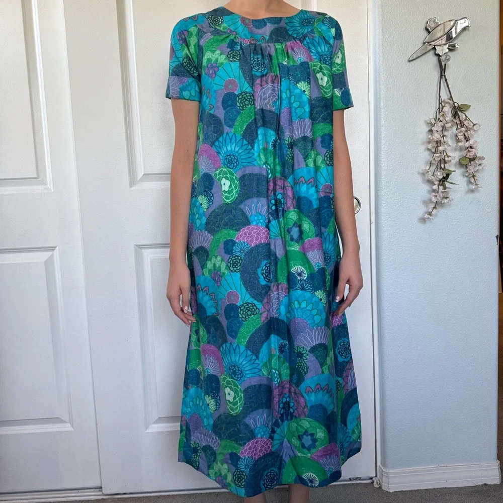 VINTAGE 60s 70s made in Hawaii EXOTICAL vibrant blue aqua green dress S M L muu - Picture 1 of 10